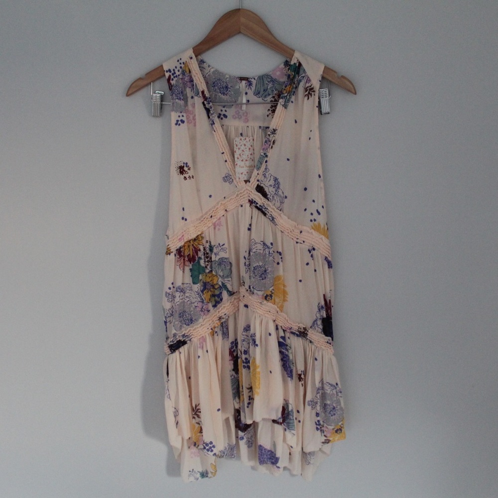 BRAND NEW (**TAGS**) Light Pink Floral Dress